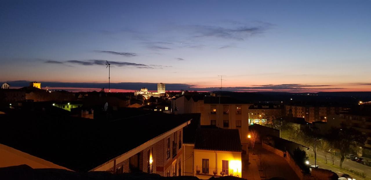 Apartamentos La Muralla Zamora Eksteriør bilde